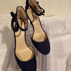 Nine West brand new, size 8 velvet blue